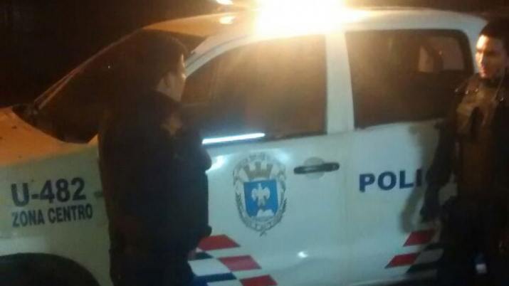 Delincuente abandona su botín al ser sorprendido por un policía