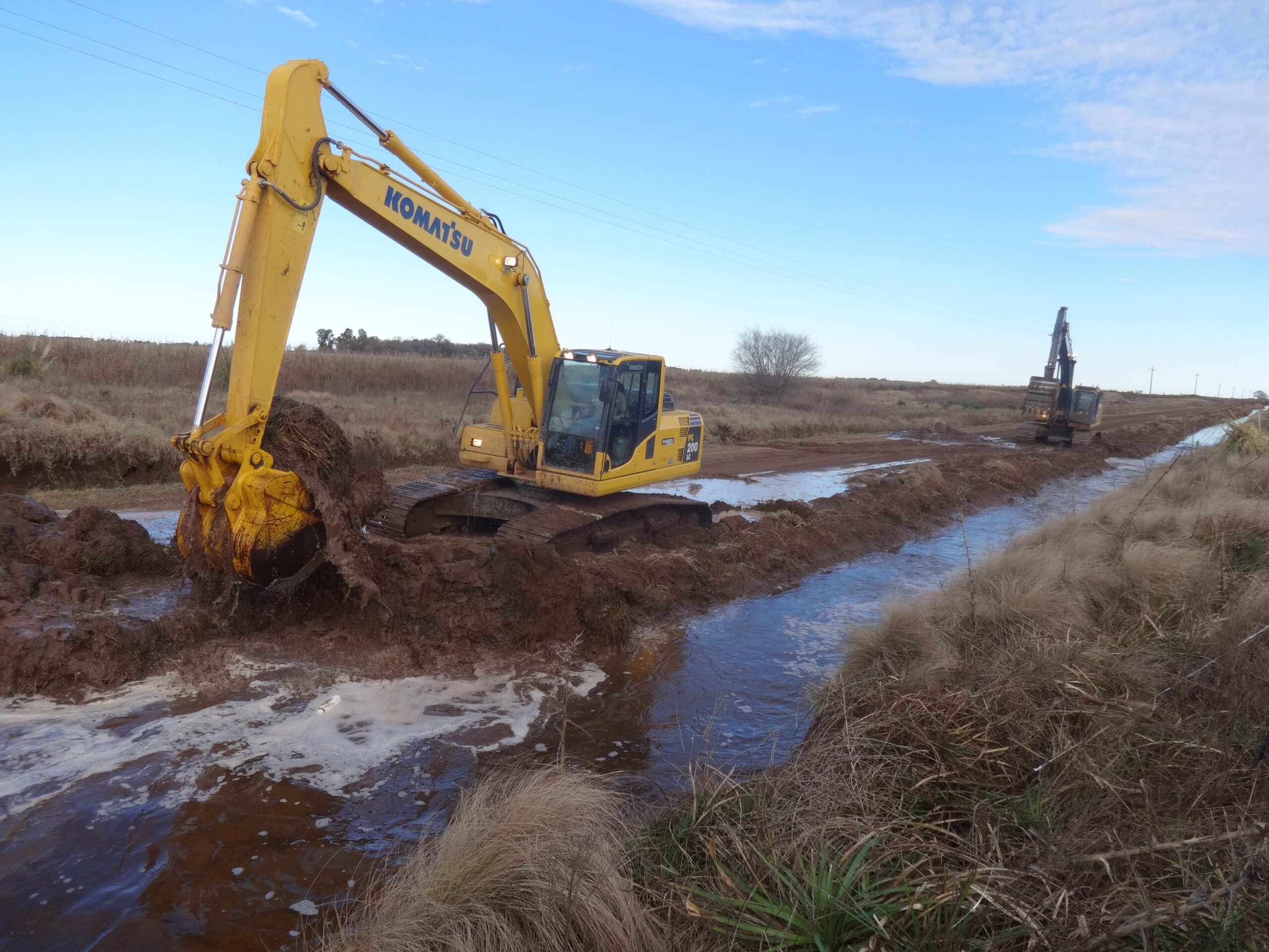 Se colocaron dos alcantarillas para escurrir el agua en una zona de Intendente Alvear