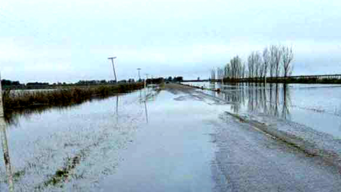 Arduo trabajo en Adolfo Van Praet por las inundaciones