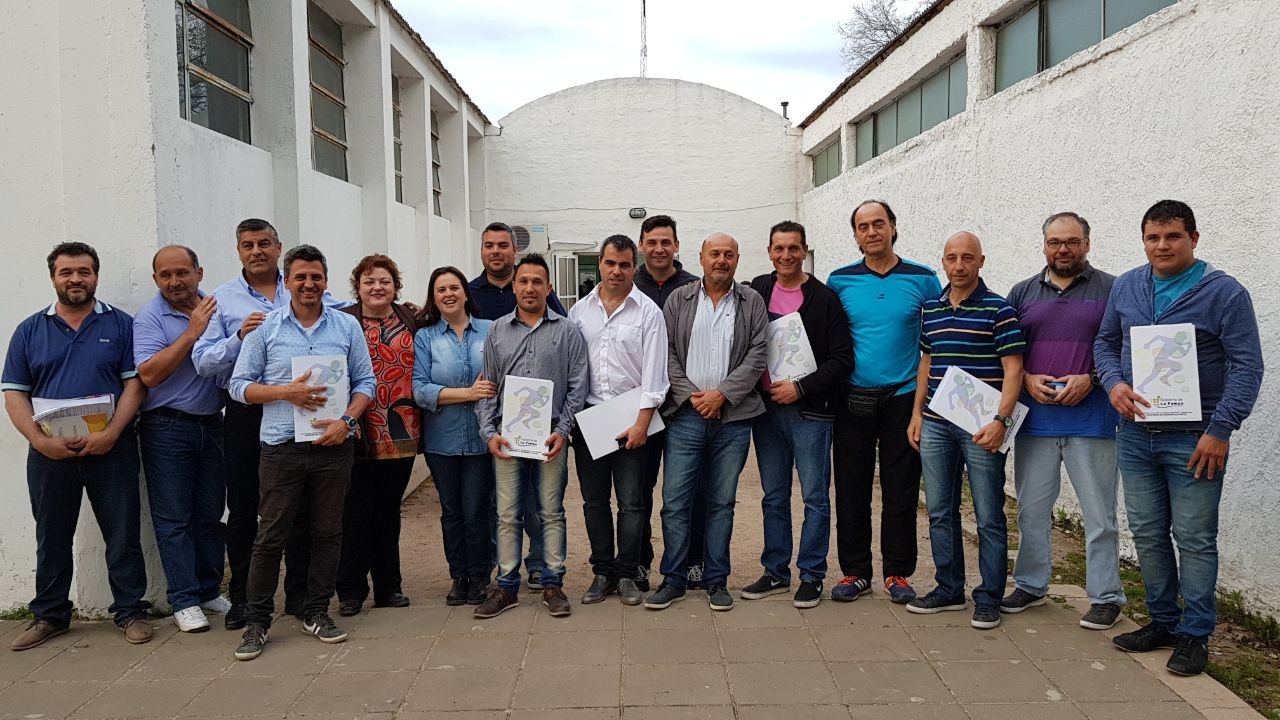 Se entregaron aportes y se firmó un convenio de colaboración con clubes pampeanos