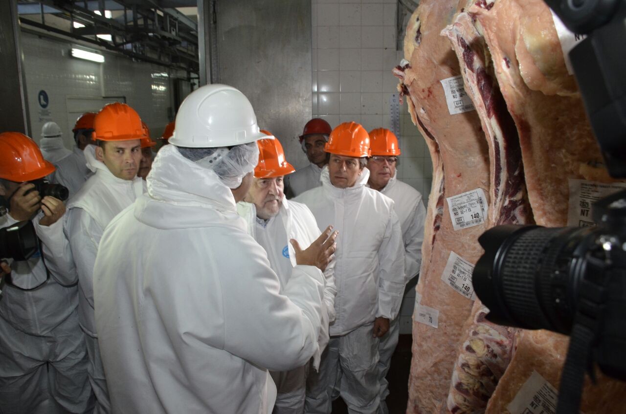 El gobernador recorrió las instalaciones del Frigorífico General Pico