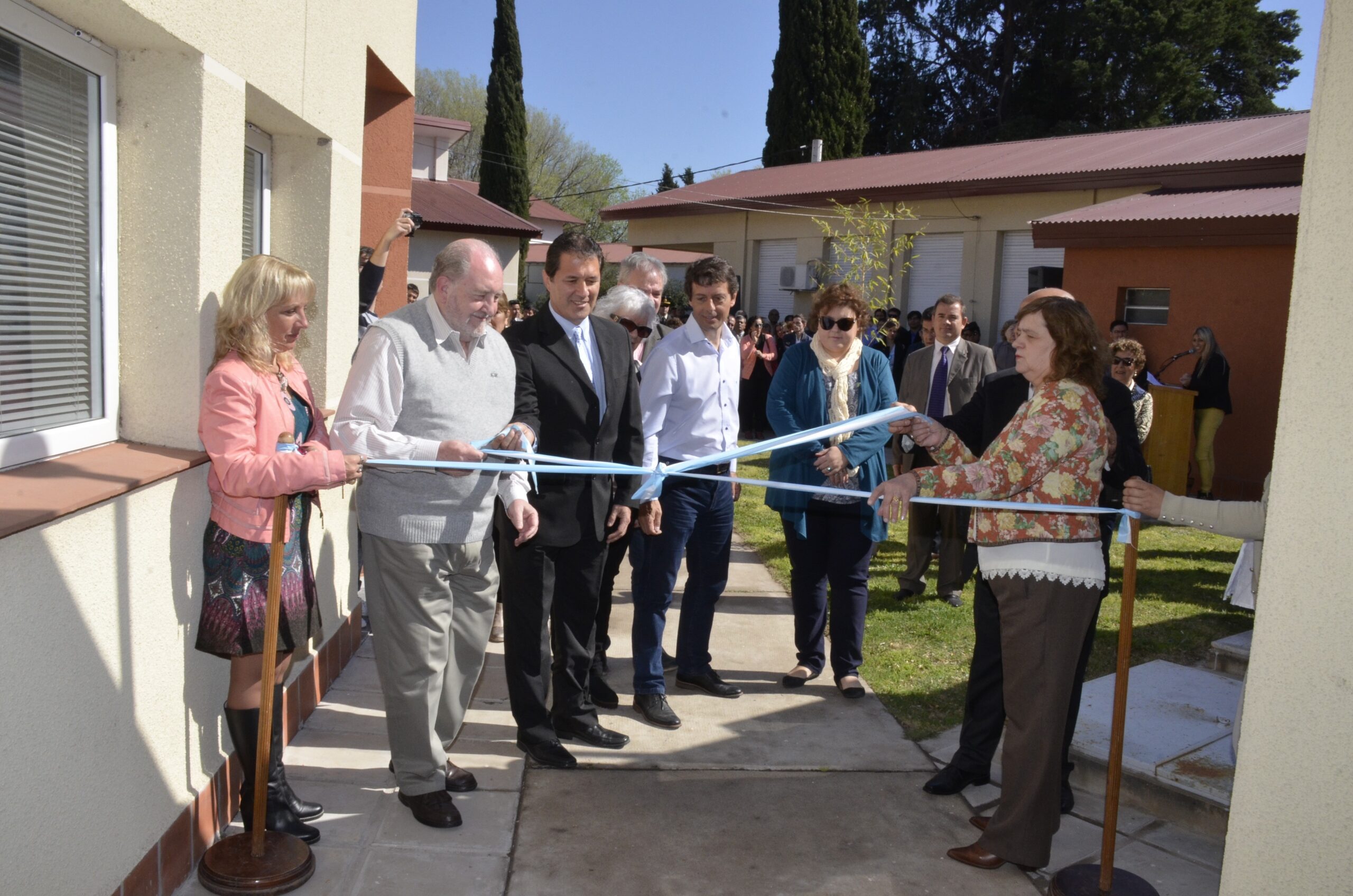 El gobernador encabezó inauguración en el Hospital de General Acha