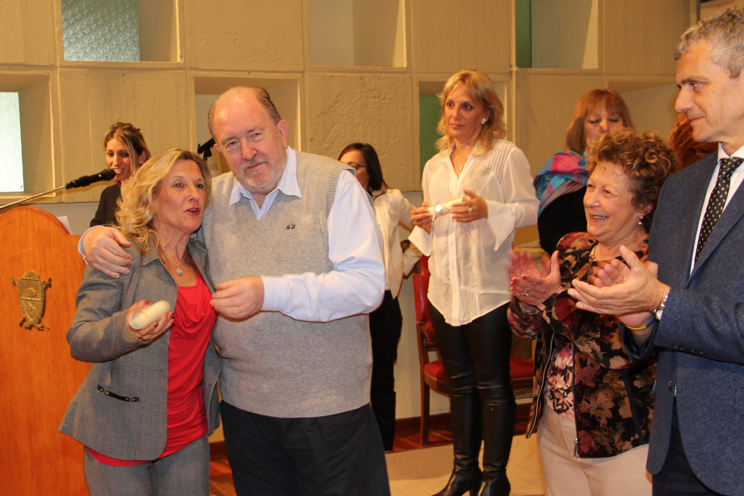 Premio “Profesor Alfredo Natalio Fernández”, reconociendo su labor educativa, al docente Claudio José Saffeni