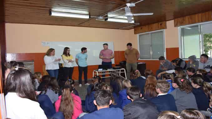 Taller sobre cooperativismo en Alpachiri