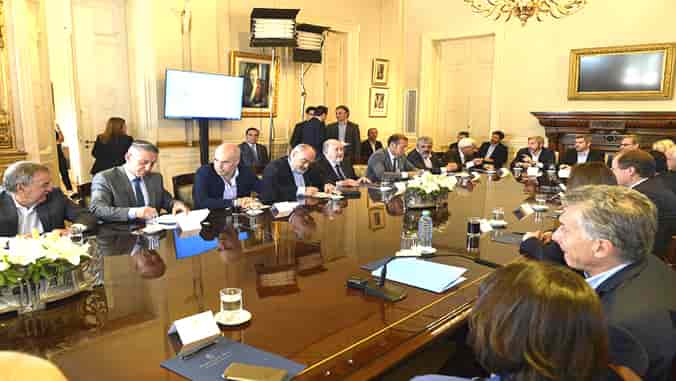 Finalmente el señor gobernador Carlos Verna,  firmó el pacto fiscal