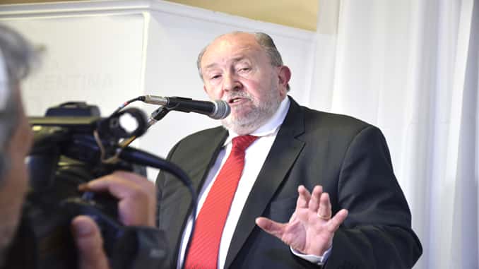 El gobernador respalda al jefe de la Policía de La Pampa y solicitó la renuncia del ministro de Seguridad