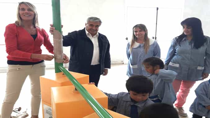 El Intendente Campana con, más Juegos para el Jardín de la localidad de el Elordi