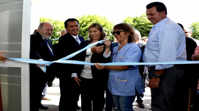 El gobernador encabezó entrega de créditos e inauguración del Hospital de la localidad de Doblas