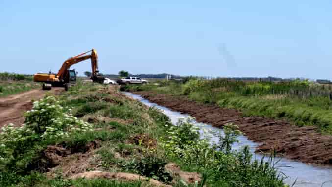 Canal de deslinde en el norte provincial