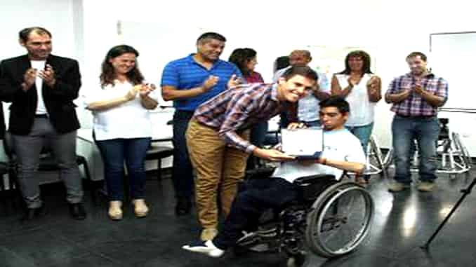 El Ministerio de Desarrollo Social entregó pensiones, sillas de ruedas y reconoció a atletas de deporte adaptado