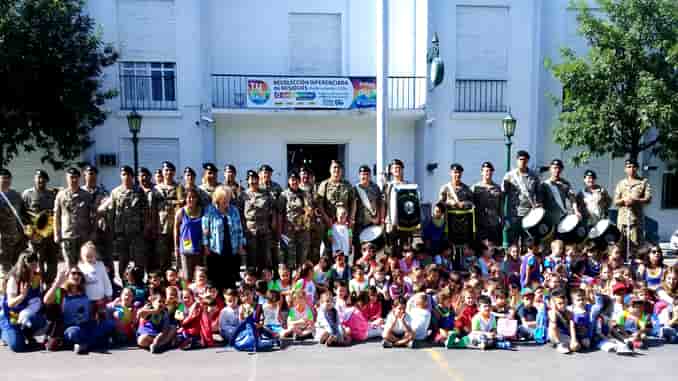 Izamiento de nuestra Bandera, junto a los alumnos del Jardín Trampolín Santa Rosa