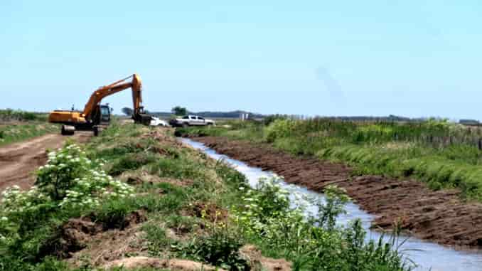 El Gobierno trabaja en el canal deslinde del norte provincial