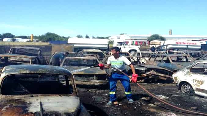 Unos 50 vehículos se quemaron en Santa Rosa