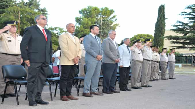 Policía de La Pampa: se entregaron insignias jerárquicas y certificados a comisarios Generales recientemente ascendidos y suboficiales Mayores