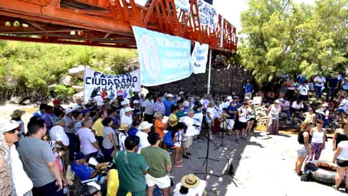 Movilización por el corte del Atuel en el puente Los Vinchuqueros