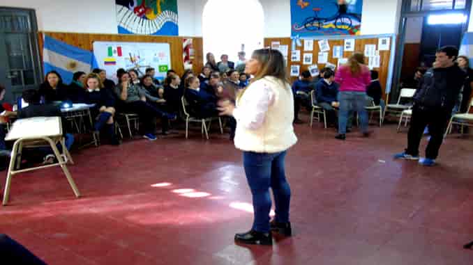 Seguridad: charla sobre adicciones en Instituto Secundario de Bernardo Larroudé