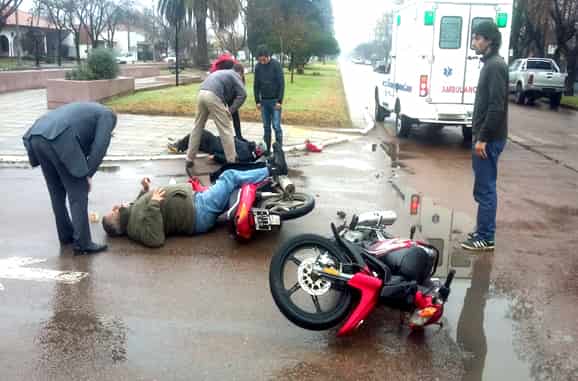 Accidente de motos en Intendente Alvear