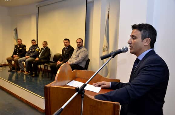 Capacitan personal policial en situaciones especiales de riesgo