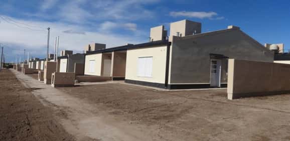 Construyen 17 viviendas en Parera 