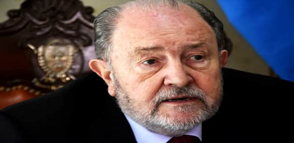 El gobernador pide autorización a la Legislatura ante posible ausencia  