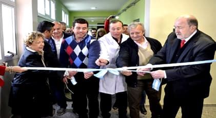 Verna inauguró obras educativas y firmó convenio para asfalto en Rucanelo 