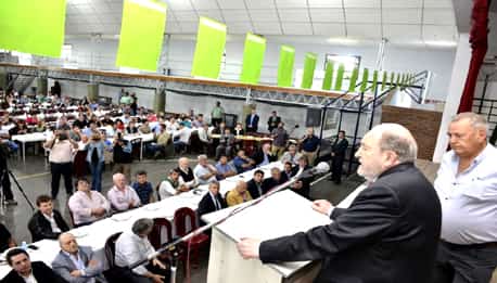 Verna encabezó el aniversario fundacional de la Planta Frigorífica de Bernasconi