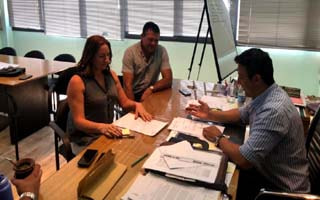 Donan escritura pública a Comisaría de Ceballos