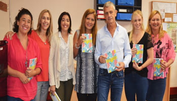 Día de la mujer:                               EL VICEGOBERNADOR DISTRIBUYÓ ANOTADORES