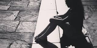 Abusó de la hija de su pareja