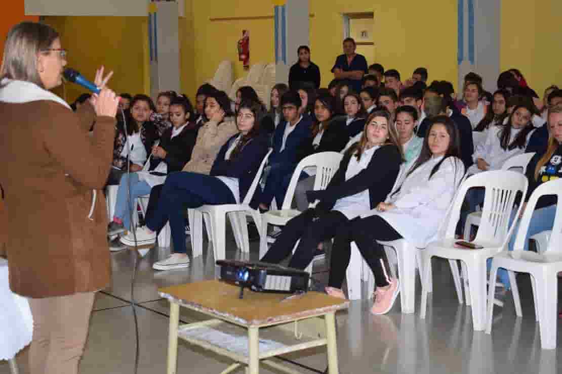 UN VIDEO Y UNA CHARLA PARA 150 ALUMNSO EN CASTEX