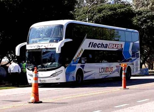 PROHIBIERON LA ENTRADA DE UN MICRO DE LA EMPRESA FLECHA BUS