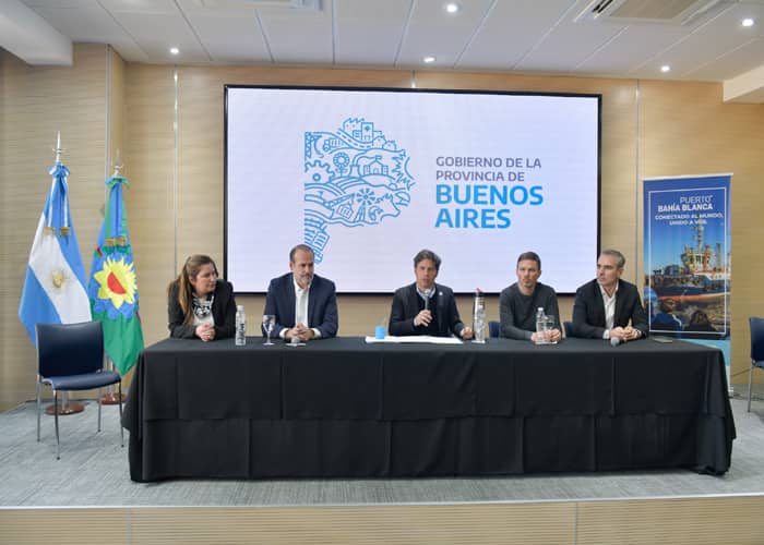 Kicillof se reunió con empresarios del sector petroquímico en el puerto de Bahía Blanca