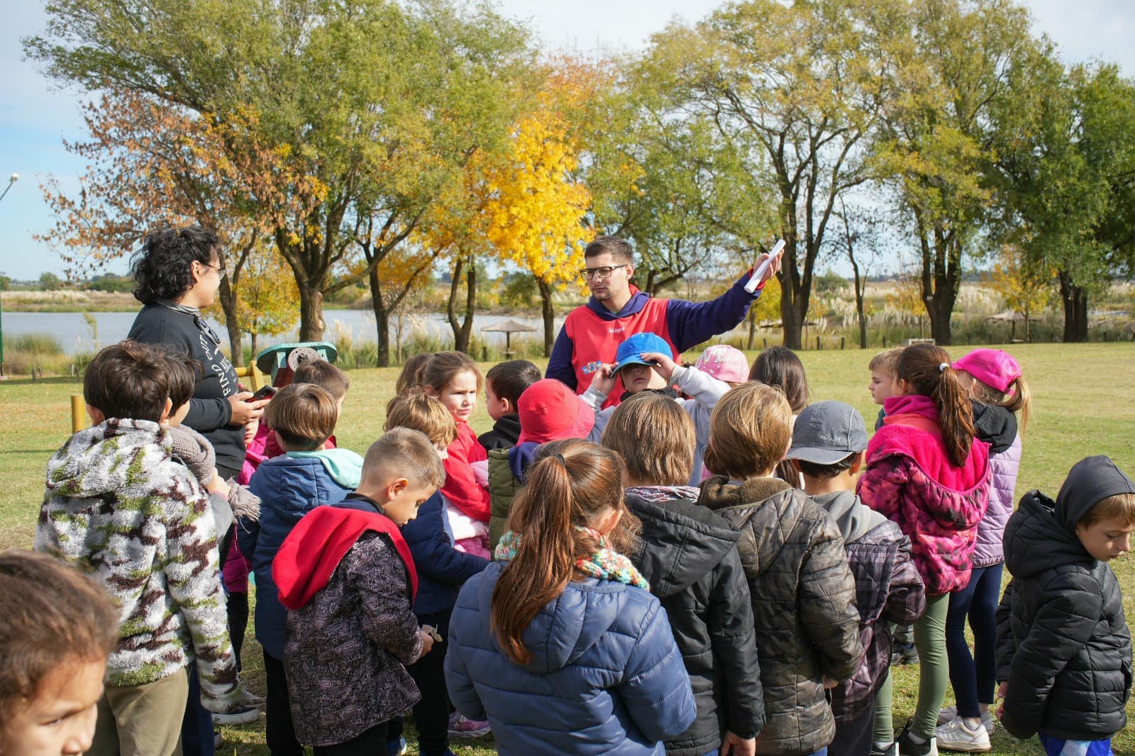 Los alumnos del colegio Santa Inés visitaron la planta campamentil en la reserva natural urbana