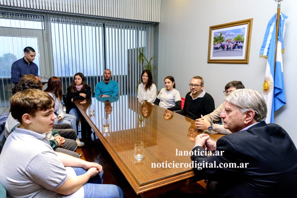 Ziliotto recibió a integrantes del club de ciencia de Luiggi premiado a nivel internacional