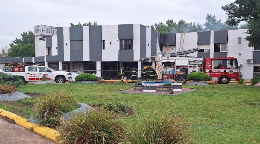 Dos fallecidos tras un trágico incendio en el Cristal Hotel de Eduardo Castex