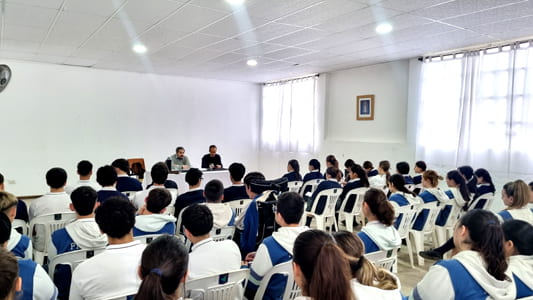 Funcionarios del Poder Judicial de General Pico en el colegio Nuestra Señora de Luján de Intendente Alvear