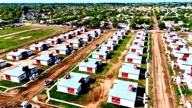 Ziliotto entregó 108 casas en General Pico y reivindicó “el derecho a una vivienda digna”