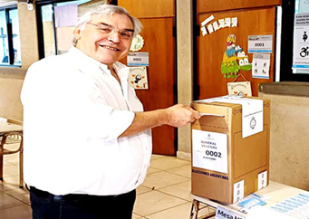 Gilberto Alegre: El «camaleón político» sale a aclarar… y oscurece