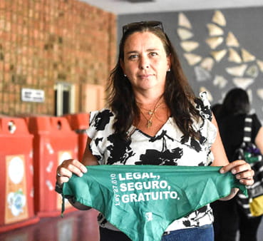 ¡RENUNCIA YA, LABOURIÉ! El Desamparo Estatal en el Femicidio de Raquel Amaya Condena a su Hijo