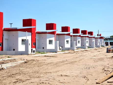 El drama habitacional en Intendente Alvear: Viviendas terminadas sin entregar y una gestión que agotó las reservas de tierras