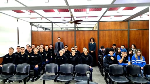 Estudiantes de secundaria y aspirantes a policías presenciaron un juicio oral por robo en General Pico